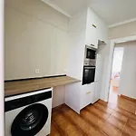 Leisa House