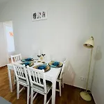 Leisa House